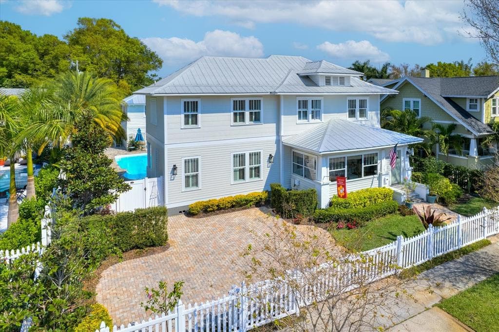 235 10TH AVENUE NE ST PETERSBURG, FL 33701