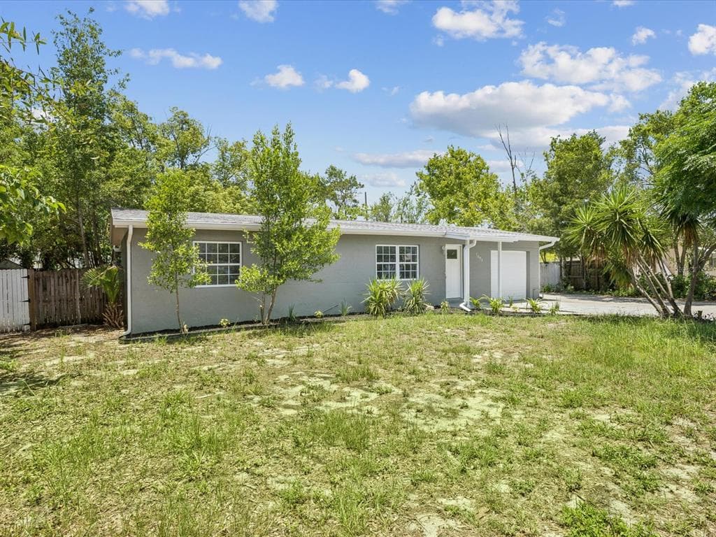 1843 BERG ROAD HOLIDAY, FL 34690