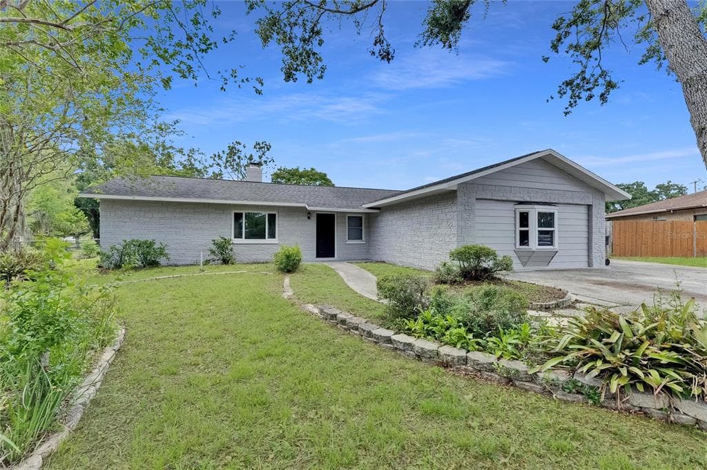 1237 OAK VALLEY DR SEFFNER, FL 33584