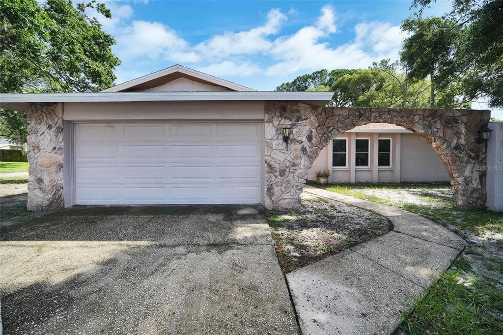 2817 RUSTIC OAKS DRIVE PALM HARBOR, FL 34684