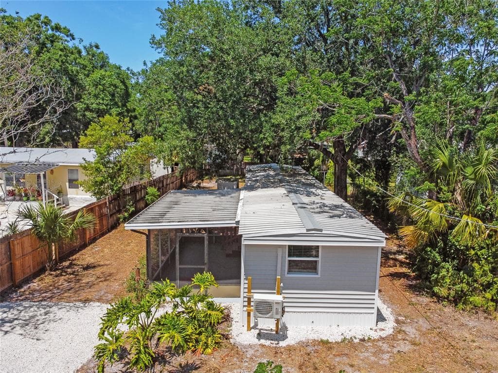 850 CENTER AVENUE BRANDON, FL 33511