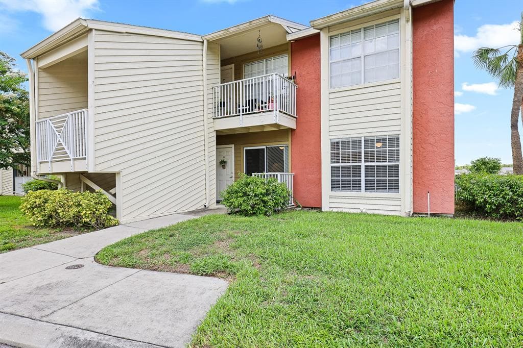 302 LAKE PARSONS GREEN UNIT 104 BRANDON, FL 33511