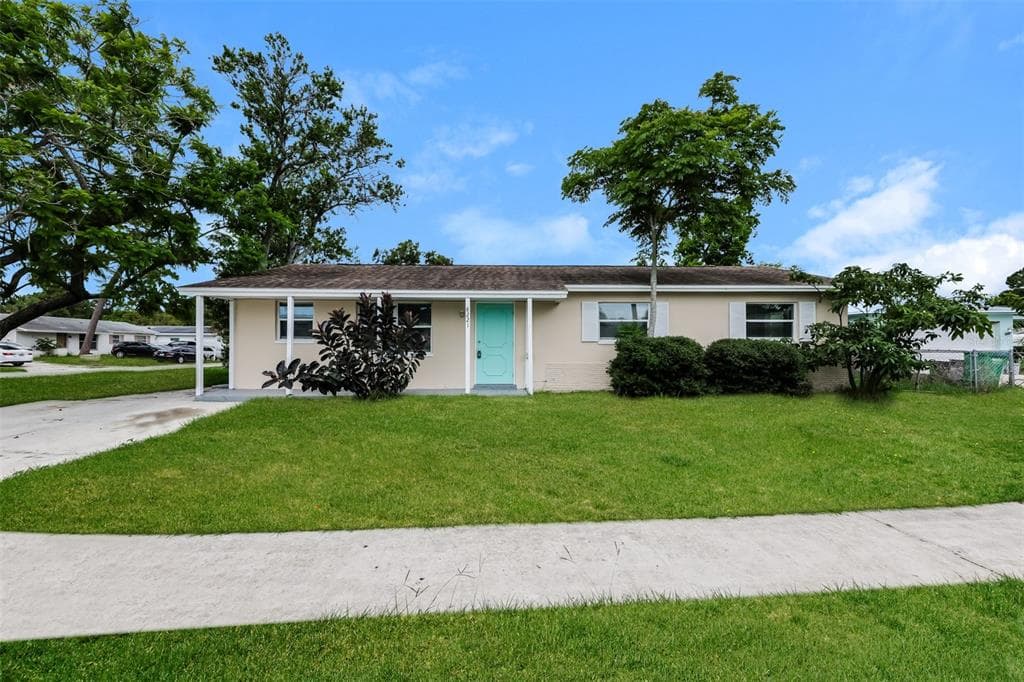 8221 JACARANDA AVENUE SEMINOLE, FL 33777