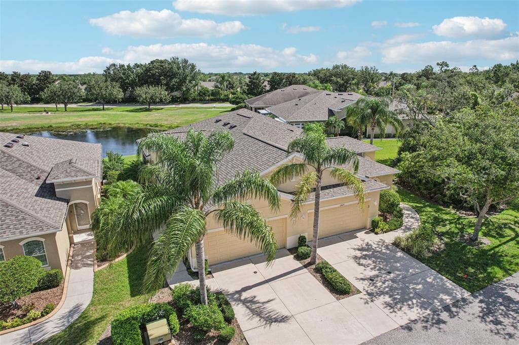 2427 NOTTINGHAM GREENS DRIVE SUN CITY CENTER, FL 33573