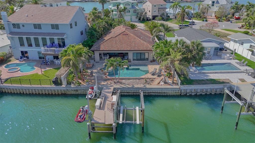487 HARBOR DRIVE S INDIAN ROCKS BEACH, FL 33785