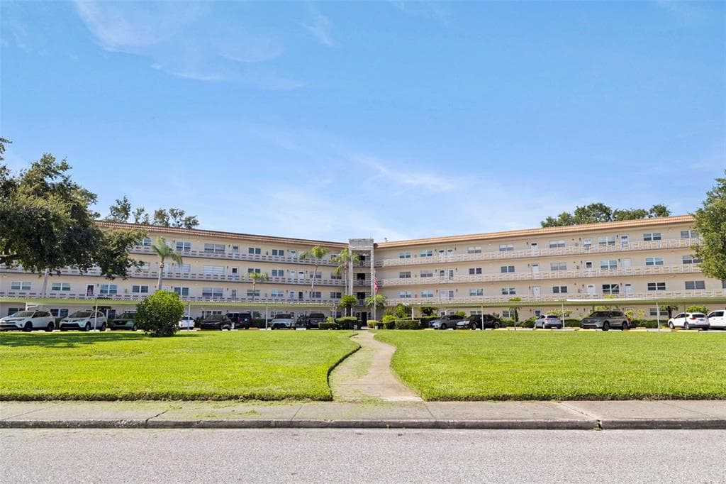 5725 80TH STREET N UNIT 301 ST PETERSBURG, FL 33709