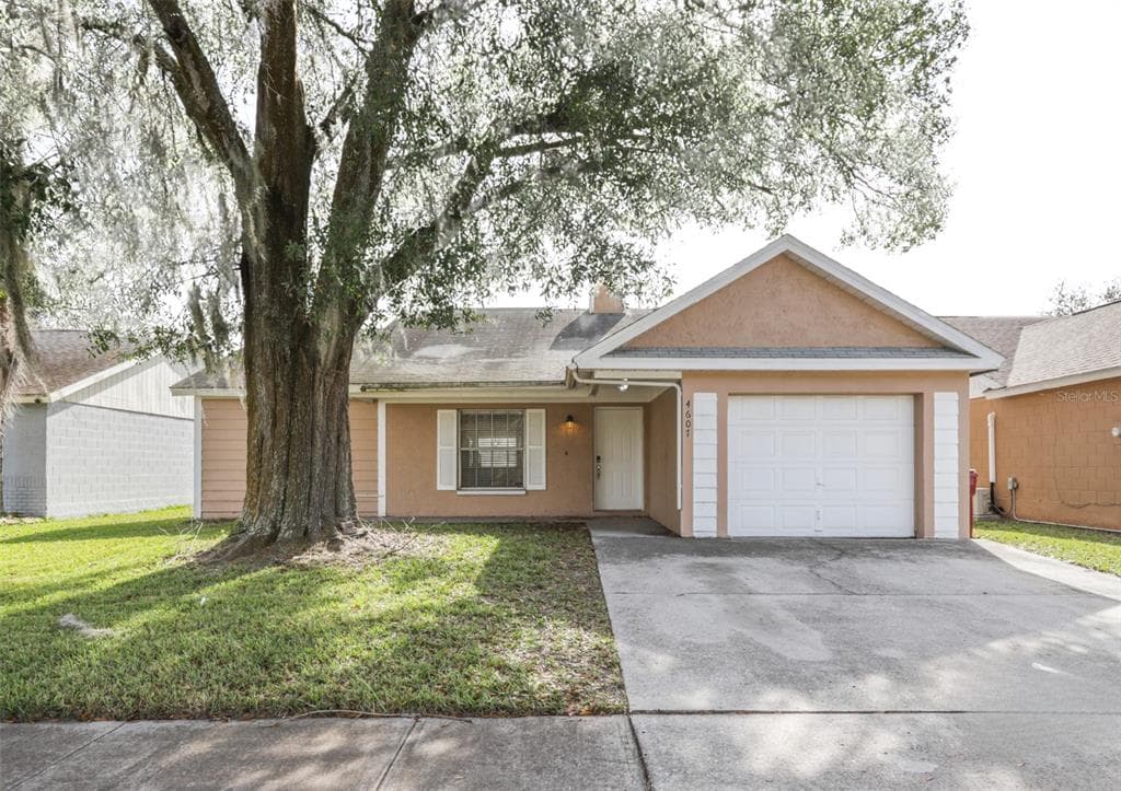 4607 N COUNTRY HILLS COURT PLANT CITY, FL 33566