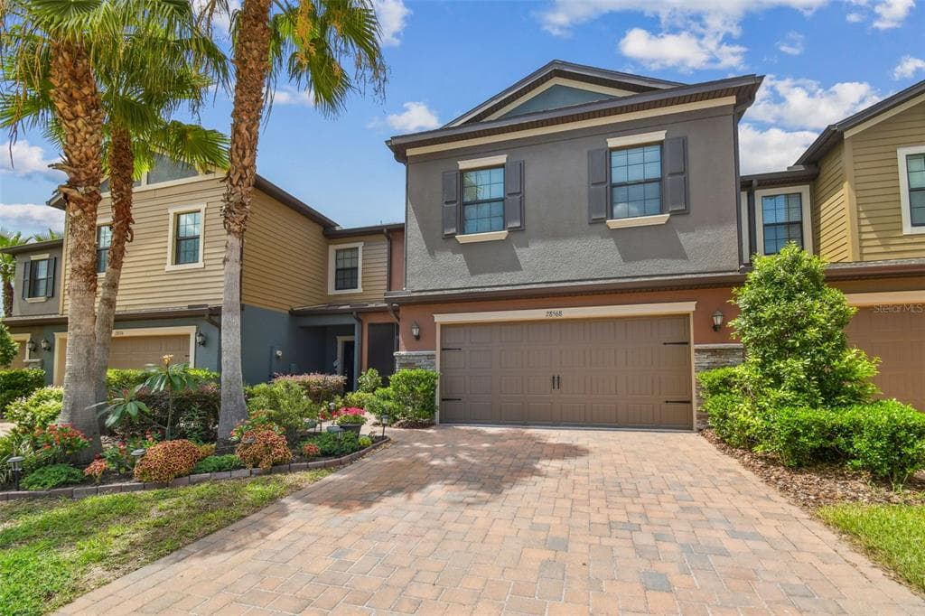 28568 TRANQUIL LAKE CIRCLE WESLEY CHAPEL, FL 33543