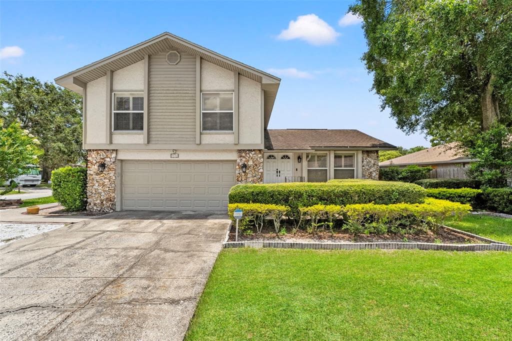 5502 BLUEJAY LANE TAMPA, FL 33625