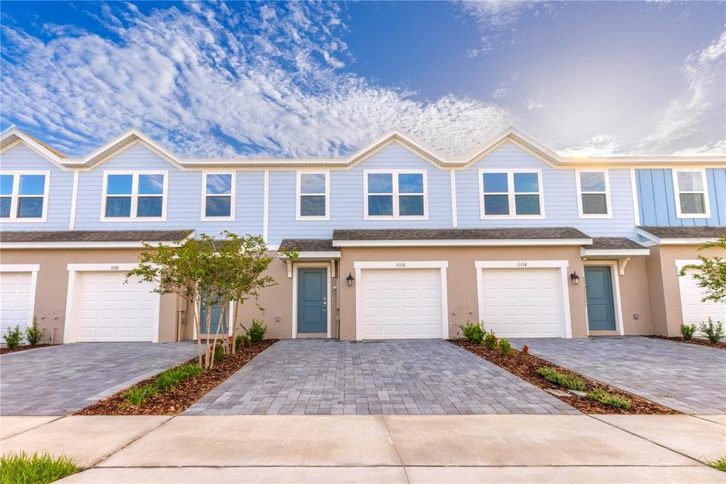 3316 THICKET TAVARES, FL 32778