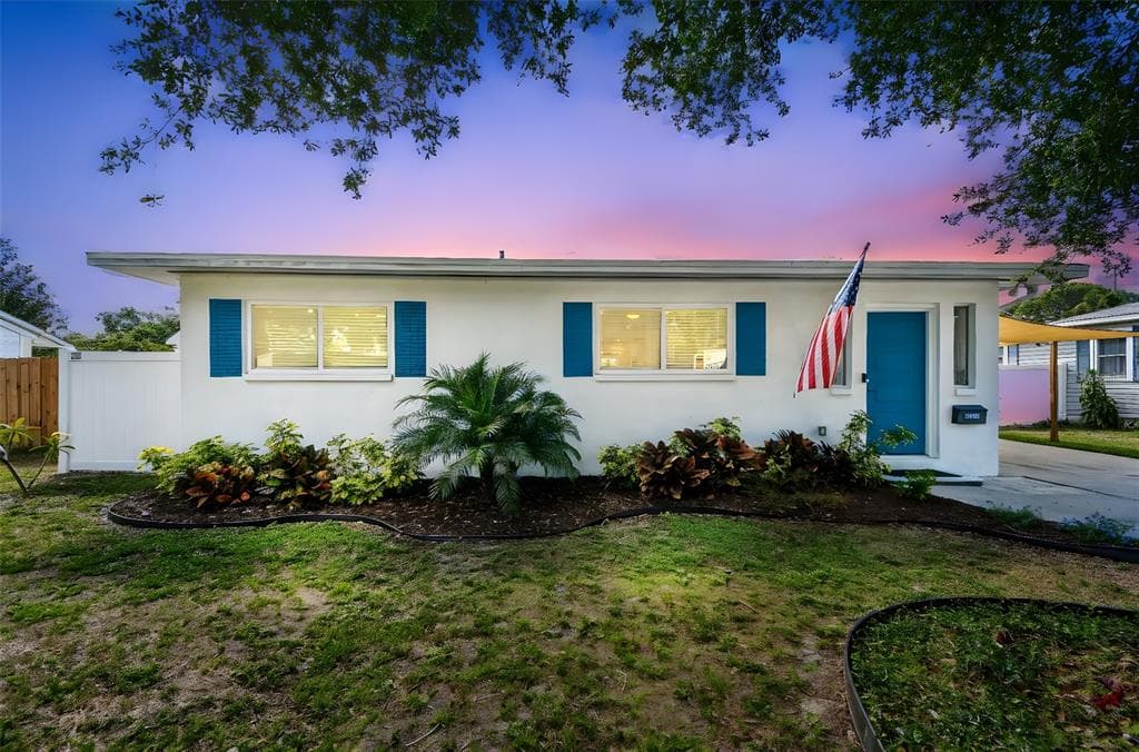 1529 ESSEX DRIVE N ST PETERSBURG, FL 33710