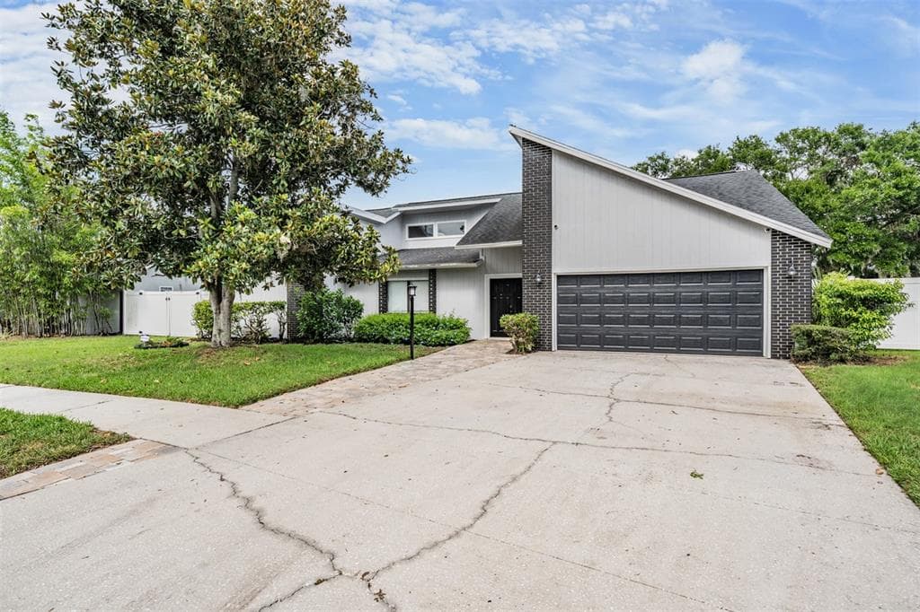 1222 RAINBROOK CIRCLE VALRICO, FL 33596