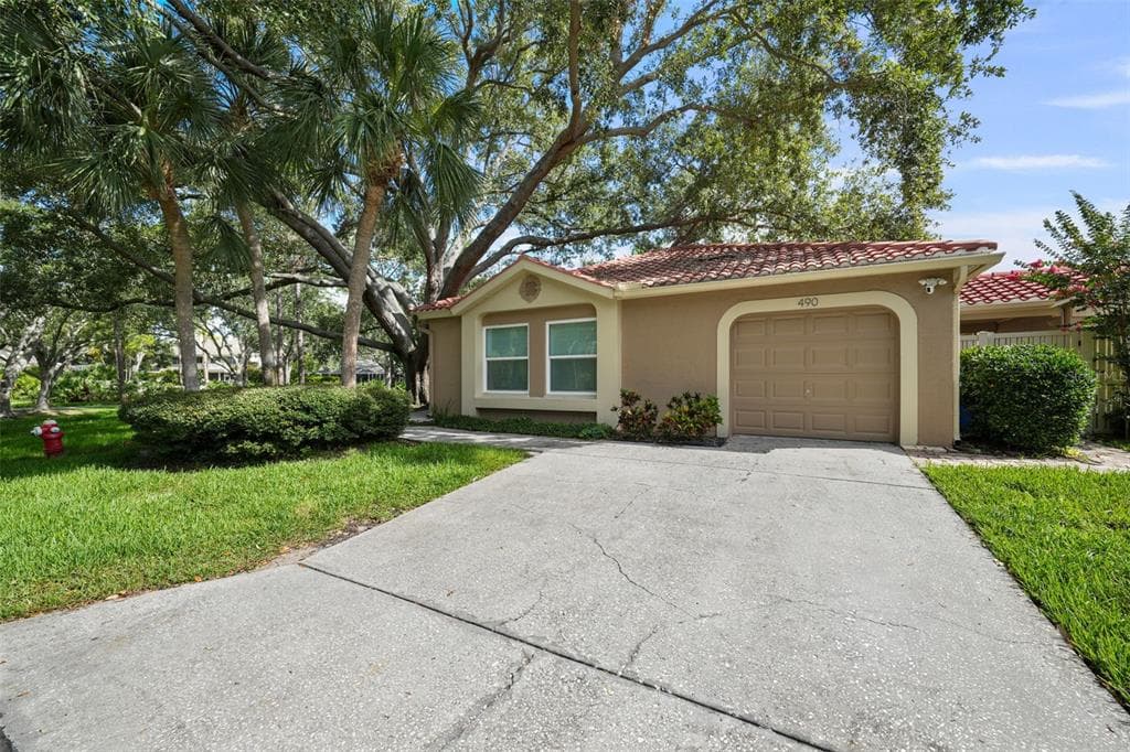 490 ST TROPEZ CIRCLE NE ST PETERSBURG, FL 33703