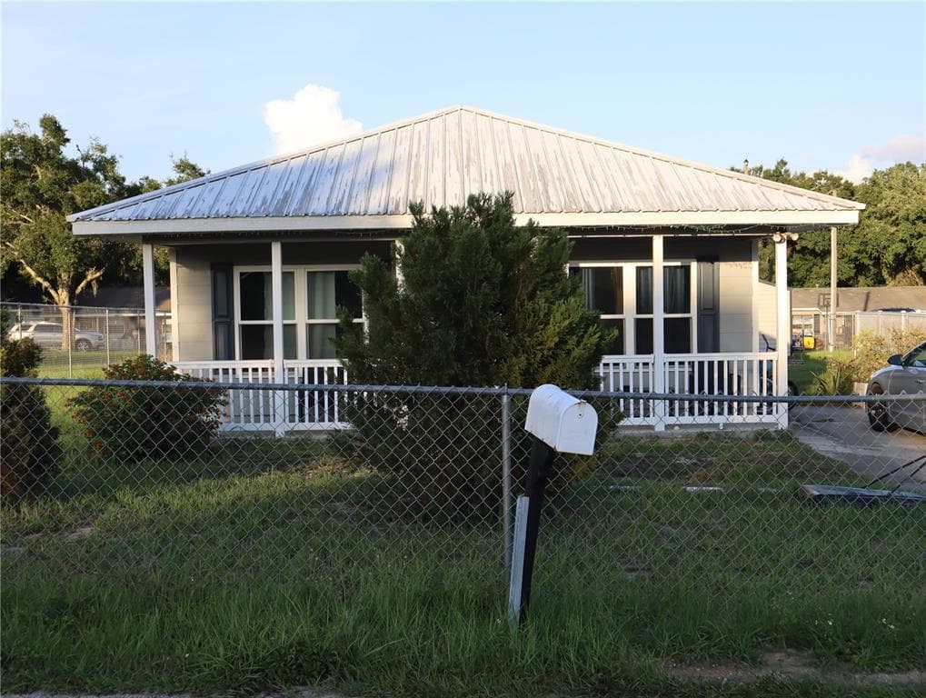 423 MIDWAY AVENUE MASCOTTE, FL 34753
