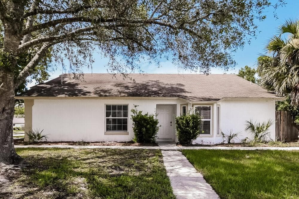 2829 TALLADEGA DRIVE ORLANDO, FL 32826