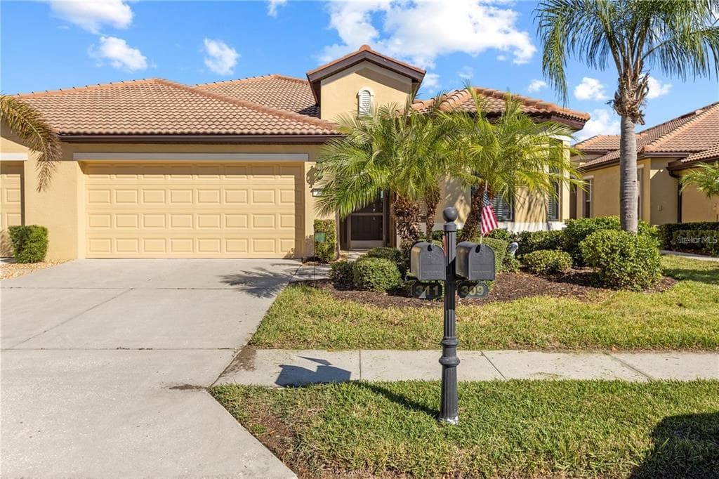 309 MYSTIC FALLS DR APOLLO BEACH, FL 33572