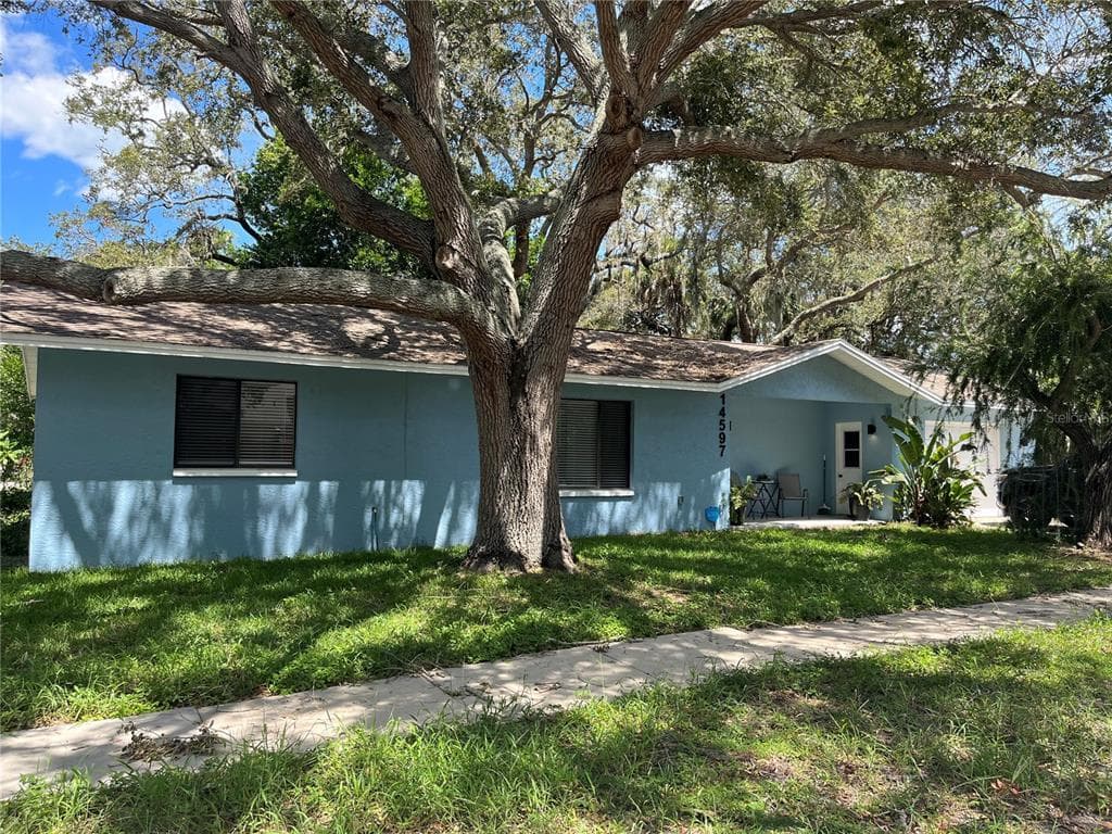 14597 VISTA LANE LARGO, FL 33774