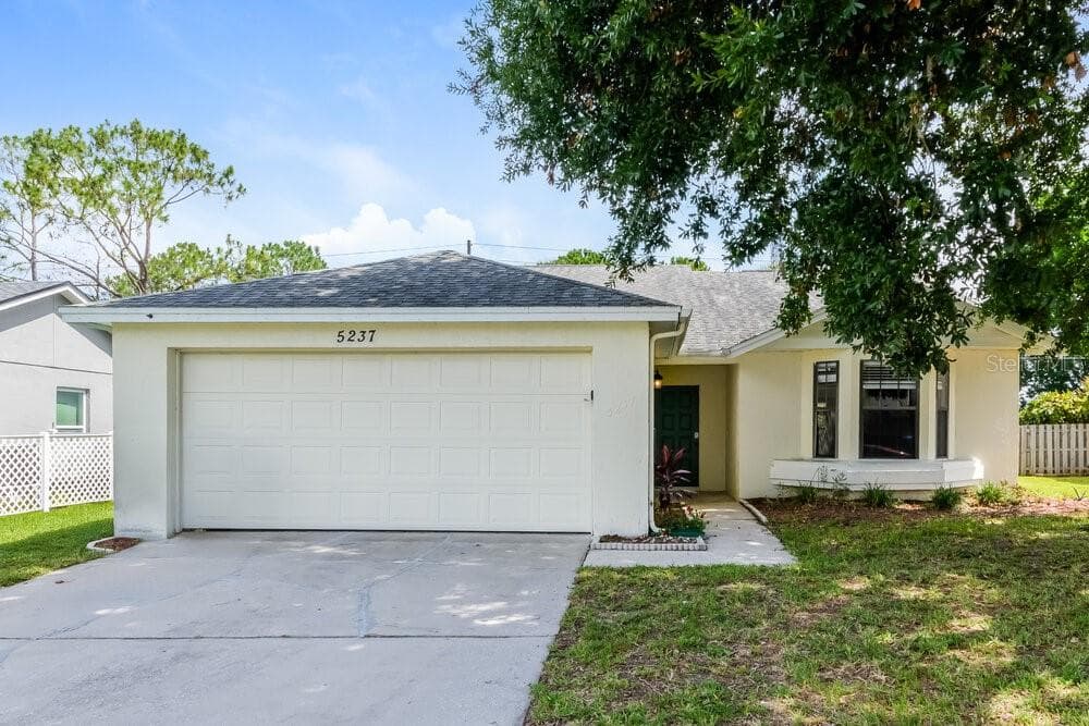5237 DESMOND LANE ORLANDO, FL 32821