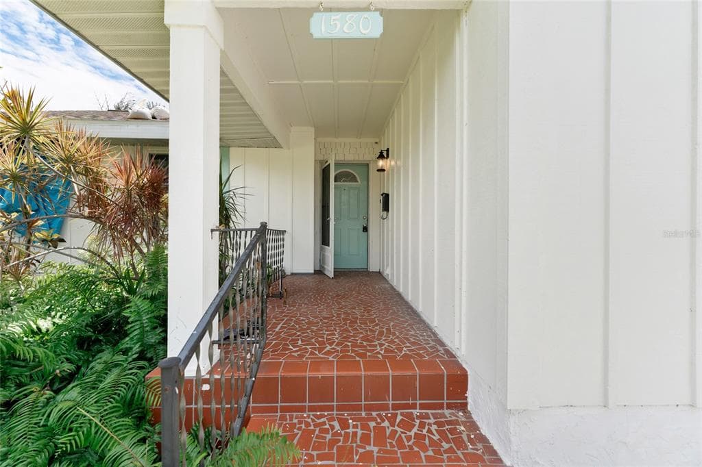 1580 ARIZONA AVE NE ST PETERSBURG, FL 33703