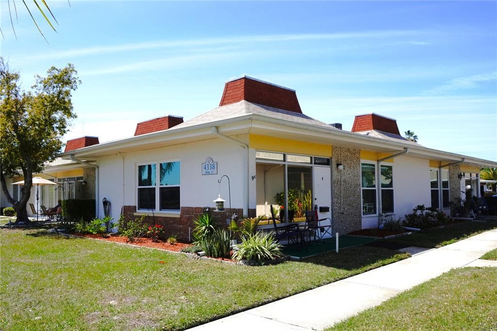 4338 TAHITIAN GARDENS CIRCLE UNIT H HOLIDAY, FL 34691
