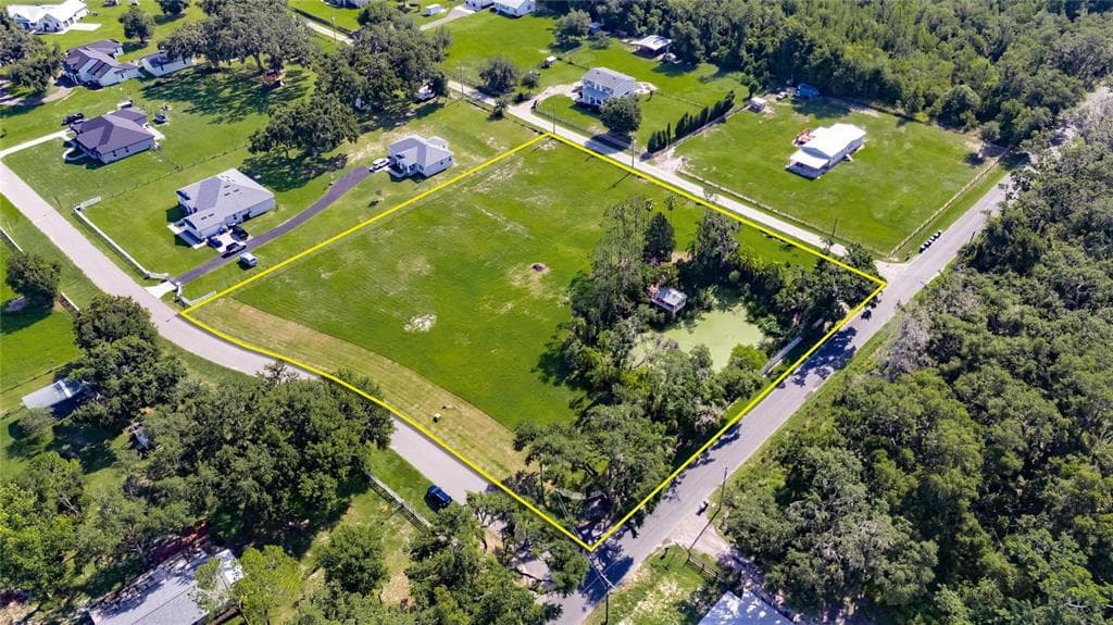 3830 STERLING OAKS PLACE PLANT CITY, FL 33565