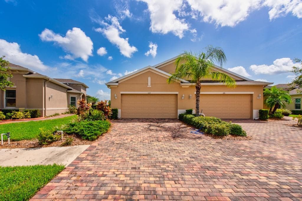 644 CHIPPER DRIVE SUN CITY CENTER, FL 33573