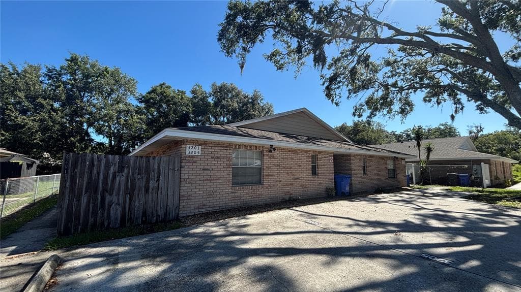 3201 BLOOMINGDALE VILLAS COURT BRANDON, FL 33511