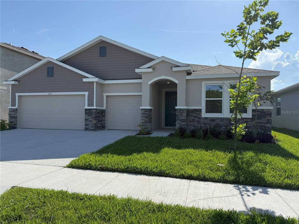 2113 WARREN ACRES BOULEVARD WESLEY CHAPEL, FL 33543