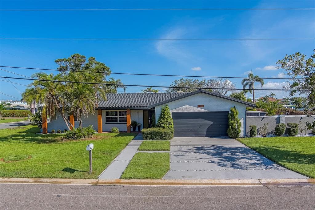 400 CAPRI BOULEVARD TREASURE ISLAND, FL 33706