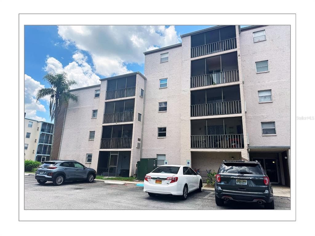 5541 BAY BOULEVARD UNIT 303 PORT RICHEY, FL 34668