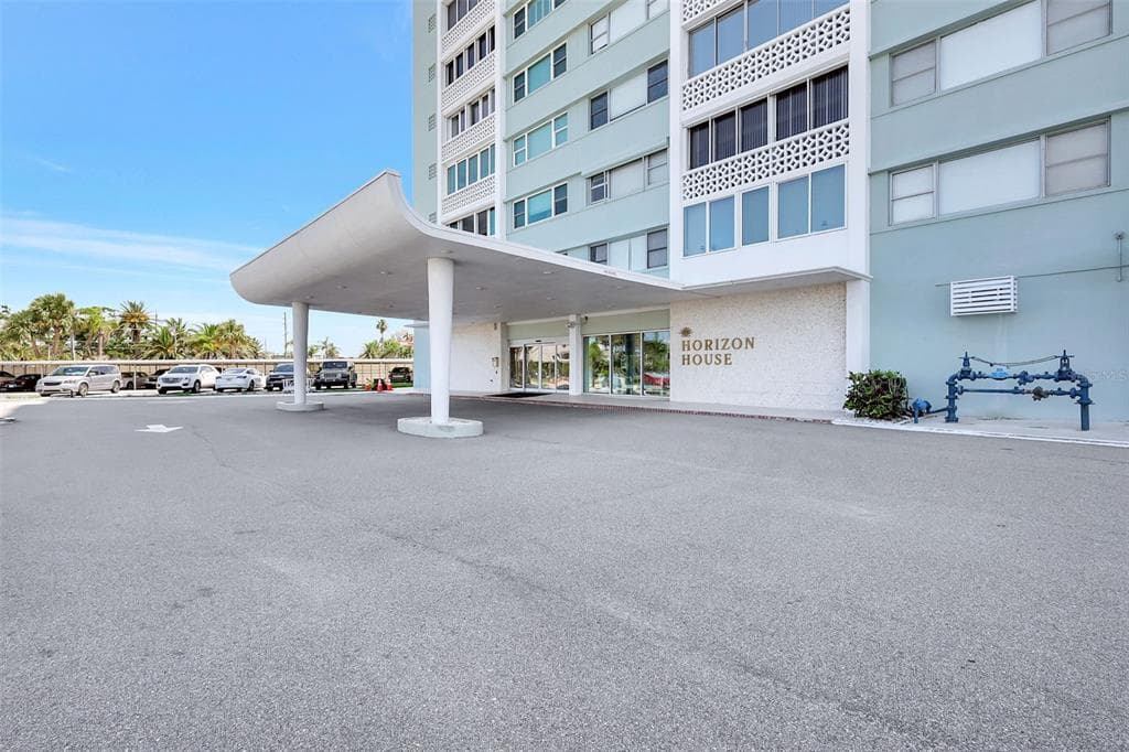31 ISLAND WAY UNIT 406 CLEARWATER BEACH, FL 33767