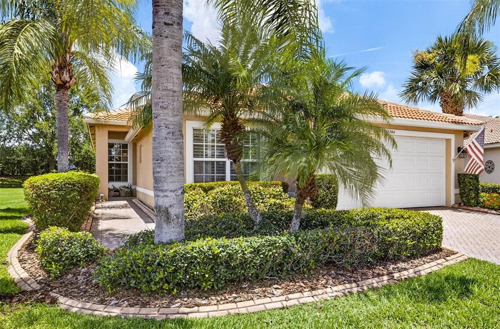 15744 CRYSTAL WATERS DRIVE WIMAUMA, FL 33598