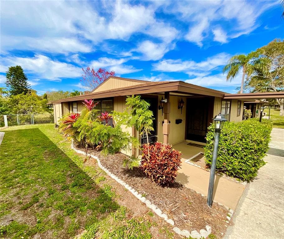 1980 TAHITIAN PLACE UNIT 15 DUNEDIN, FL 34698