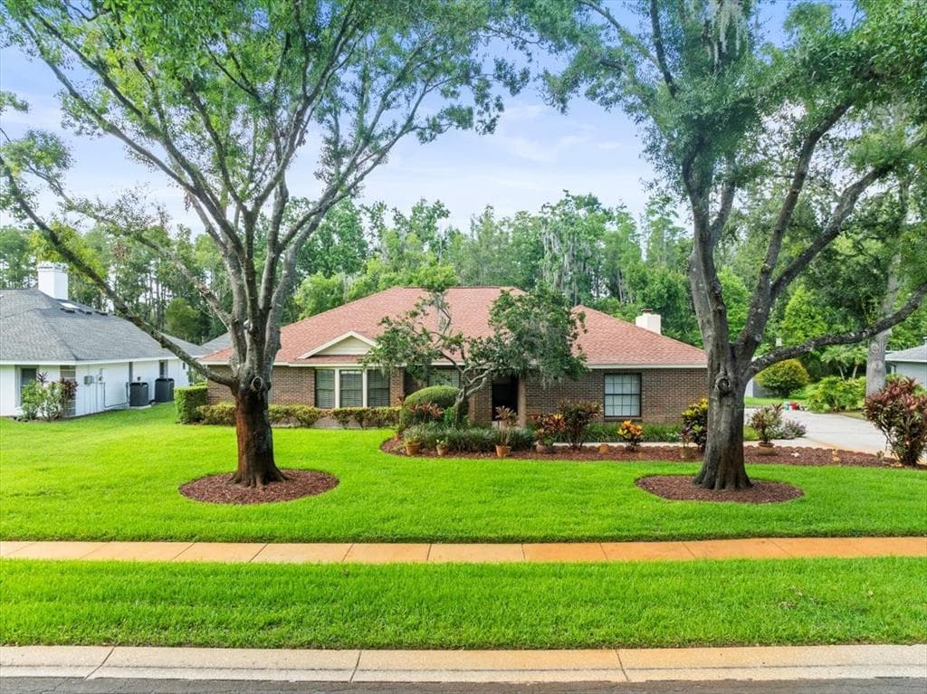 1015 HASTINGS COURT LUTZ, FL 33548
