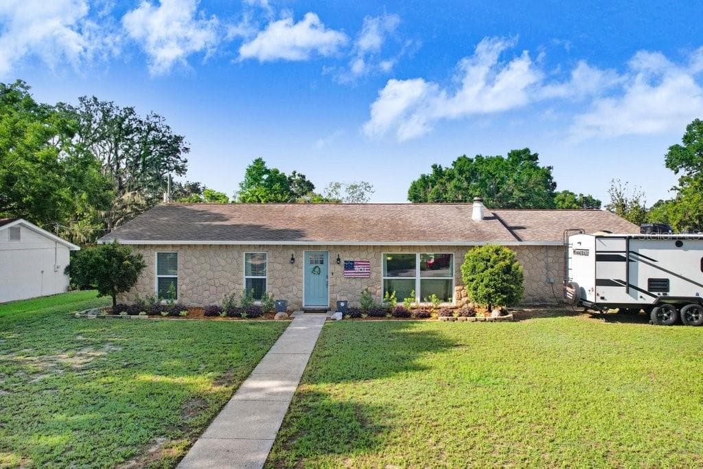901 STRAWBERRY LANE BRANDON, FL 33511