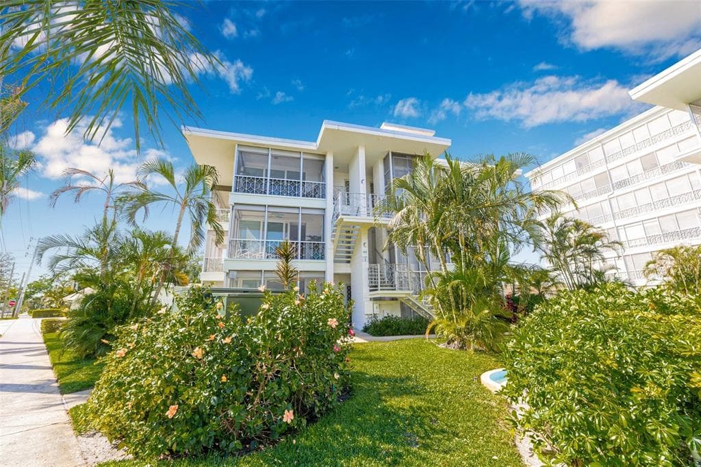 615 10TH AVENUE NE UNIT 1 ST PETERSBURG, FL 33701