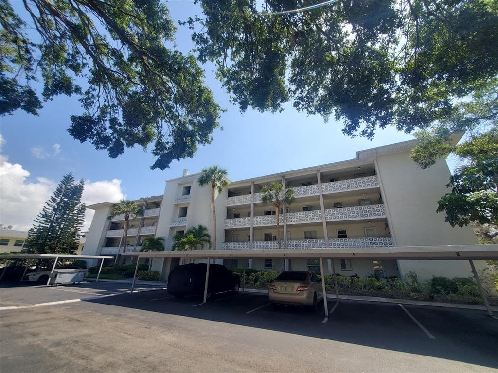 1524 LAKEVIEW ROAD UNIT 201 CLEARWATER, FL 33756