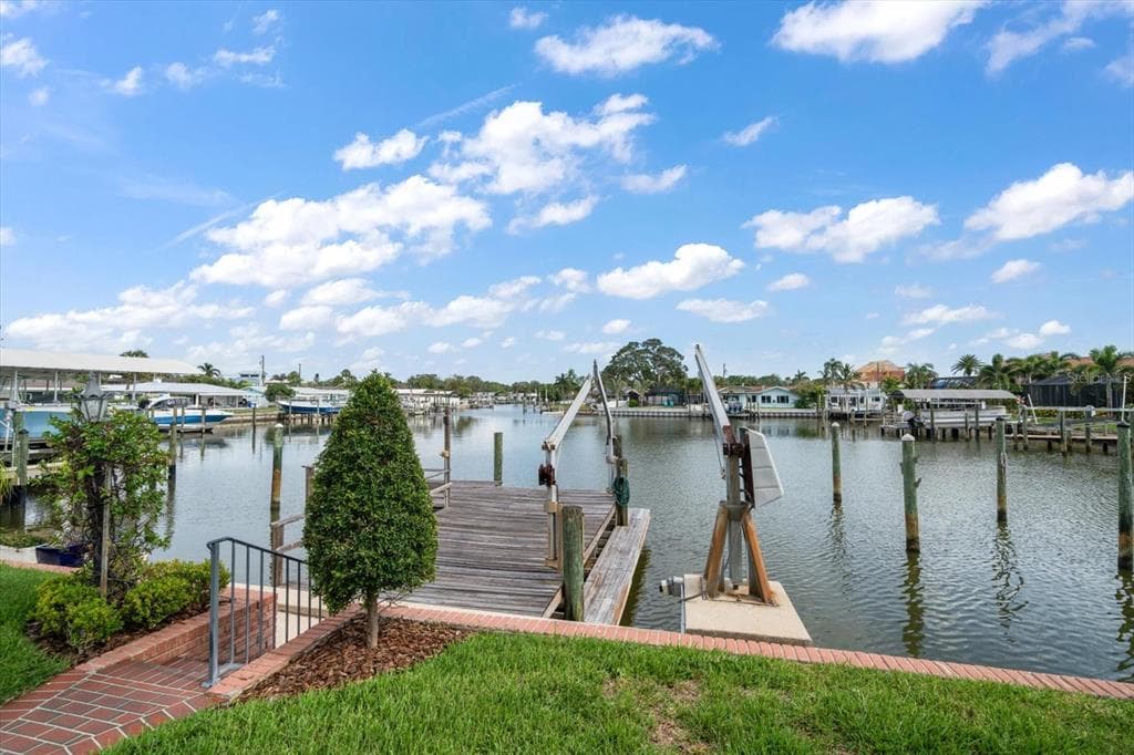 4146 HARBOR HILLS DRIVE LARGO, FL 33770