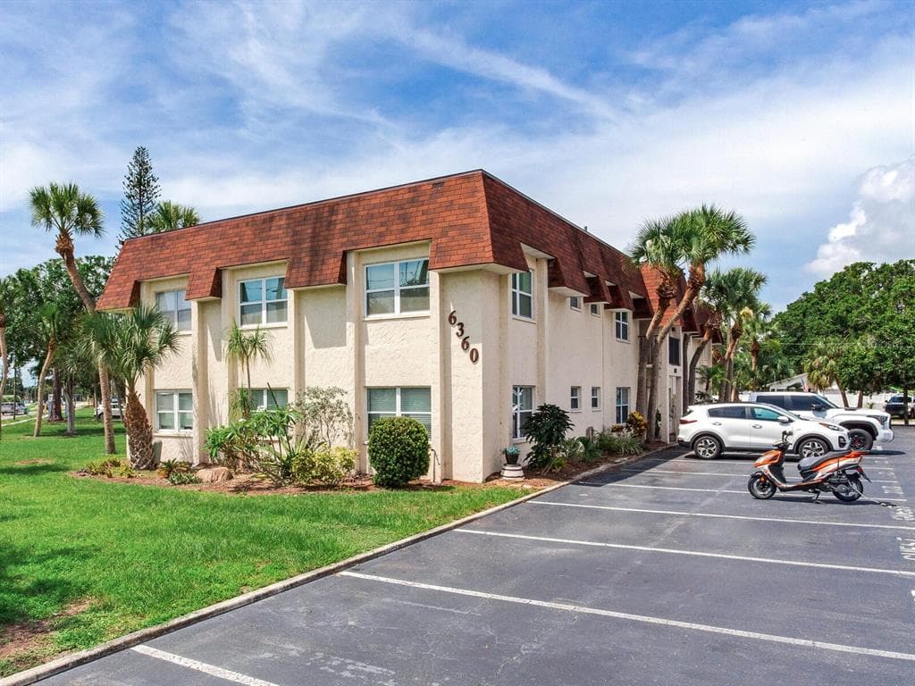 6360 1ST STREET N UNIT 202 ST PETERSBURG, FL 33702