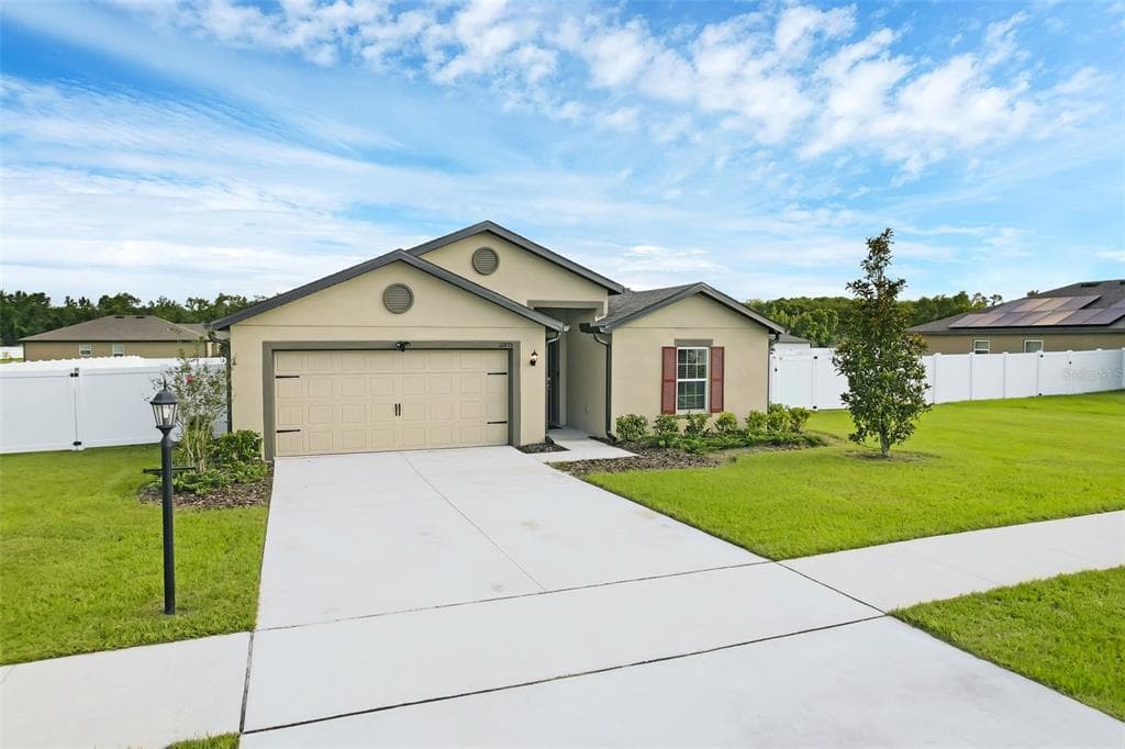 12835 DEL LAGO DRIVE ASTATULA, FL 34705