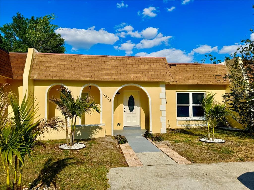 9893 86TH WAY N SEMINOLE, FL 33777