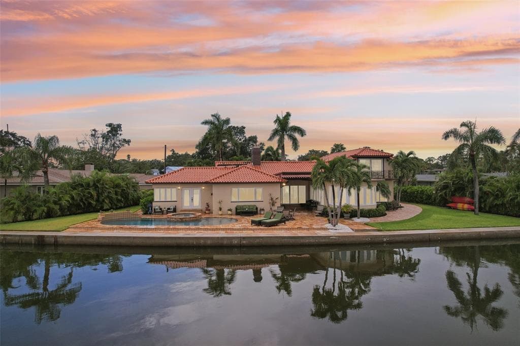 4830 PARADISE WAY S ST PETERSBURG, FL 33705