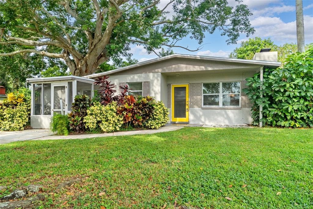2072 VALENCIA WAY CLEARWATER, FL 33764