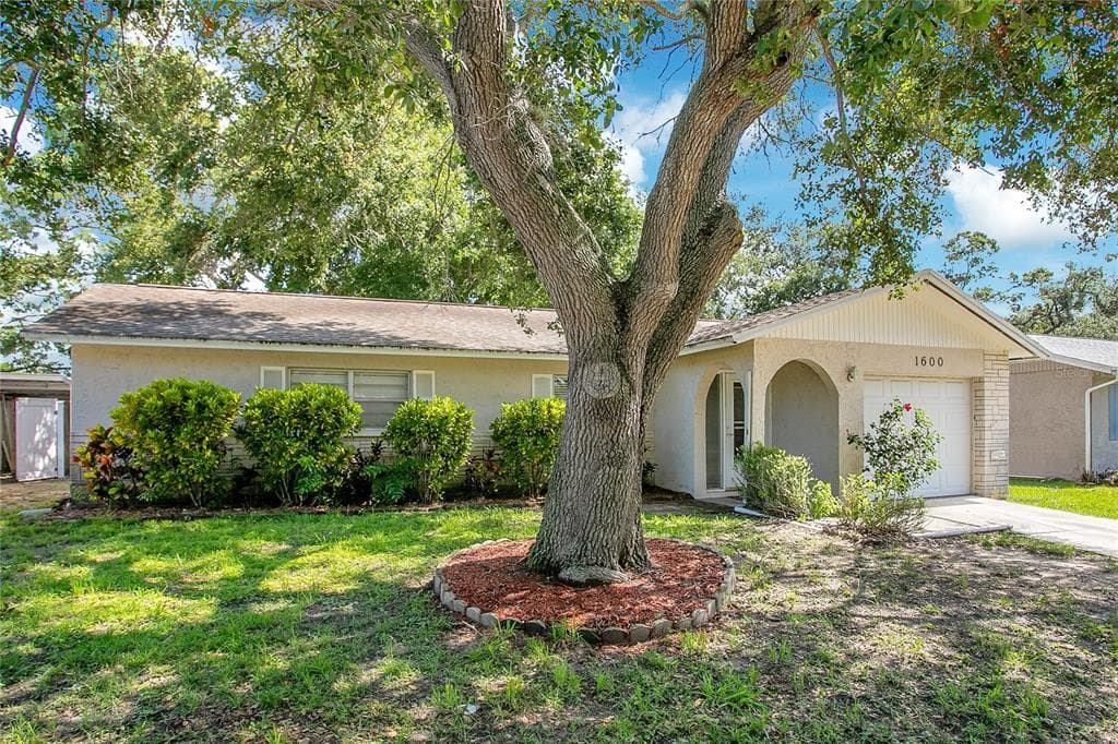 1600 AMBERLEA DRIVE N DUNEDIN, FL 34698