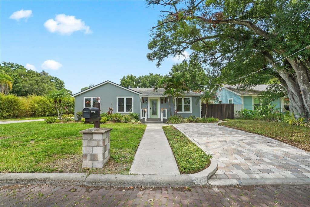 719 W WOODLAWN AVENUE TAMPA, FL 33603