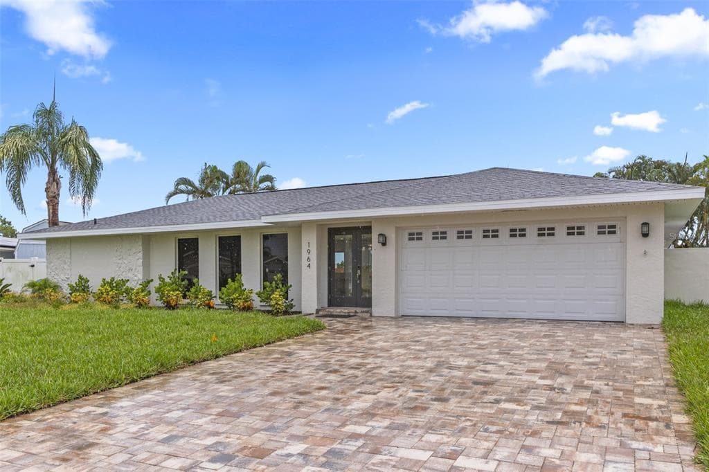1964 TANGLEWOOD DRIVE NE ST PETERSBURG, FL 33702