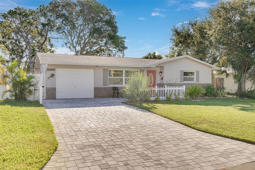 2005 JEFFERSON AVENUE DUNEDIN, FL 34698