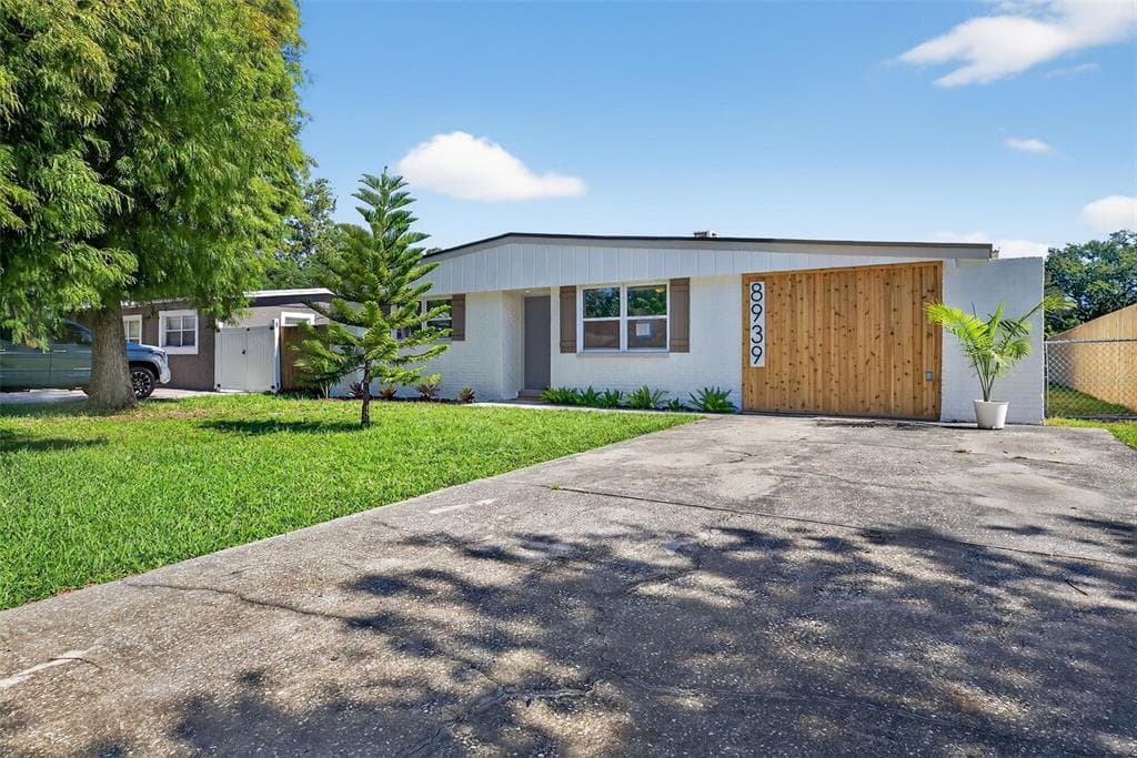 8939 90TH AVENUE SEMINOLE, FL 33777