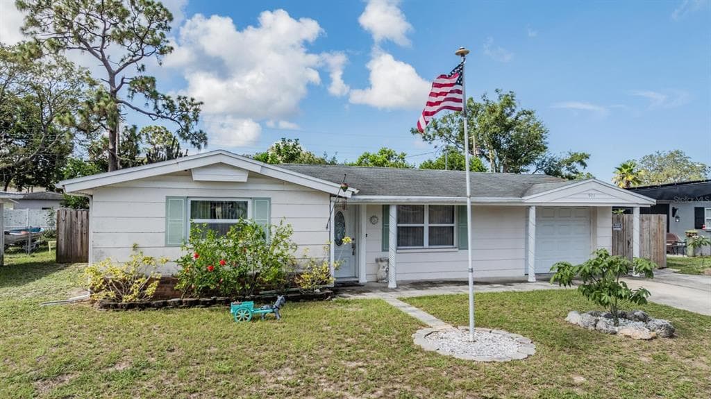 5414 OCEANIC ROAD HOLIDAY, FL 34690