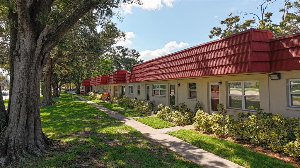 5870 38TH AVENUE N UNIT 44 ST PETERSBURG, FL 33710